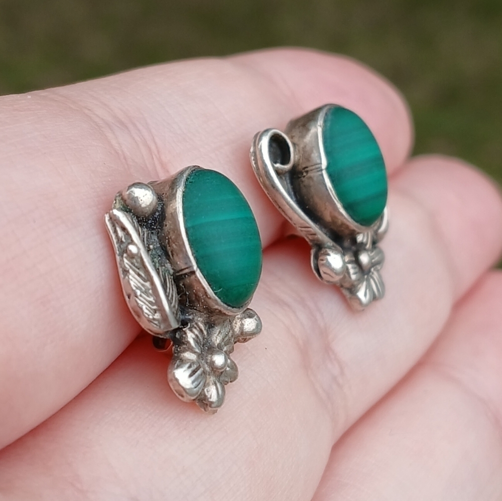 Vintage Carol Felley Sterling Silver and Malachite Earrings For Pierced Ears - Picture 4 of 7